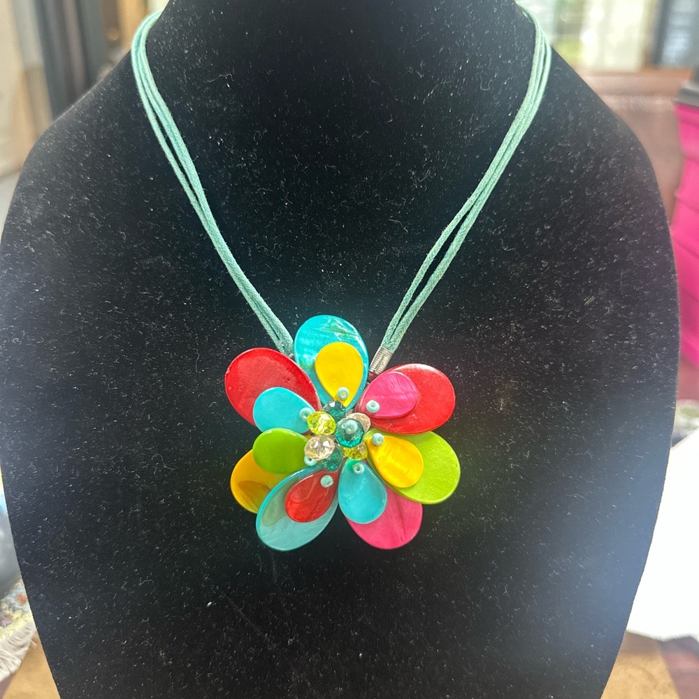 Colorful Flower Pendant Necklace